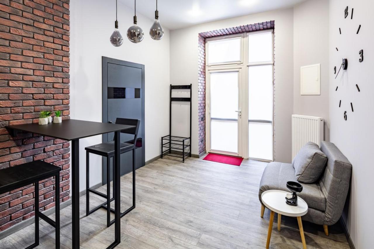 Stylish Apartment In The Center Lviv Exterior photo